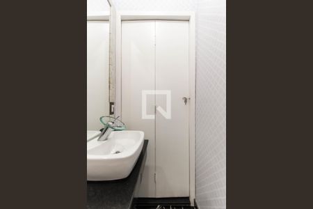 Casa à venda com 250m², 2 quartos e 4 vagas Casa à venda com 250m², 2 quartos e 4 vagasLavabo