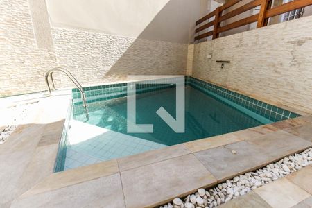 Casa à venda com 250m², 2 quartos e 4 vagas Casa à venda com 250m², 2 quartos e 4 vagasPiscina - Churrasqueira