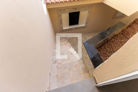 Casa à venda com 250m², 2 quartos e 4 vagas Casa à venda com 250m², 2 quartos e 4 vagasEscada Banheiro do Salão