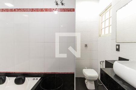 Casa à venda com 250m², 2 quartos e 4 vagas Casa à venda com 250m², 2 quartos e 4 vagasBanheiro da Suíte