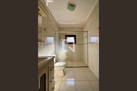 Casa à venda com 140m², 4 quartos e 2 vagasBanheiro da Suíte