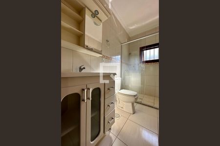 Casa à venda com 140m², 4 quartos e 2 vagasBanheiro da Suíte