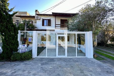 Casa à venda com 140m², 4 quartos e 2 vagasFachada