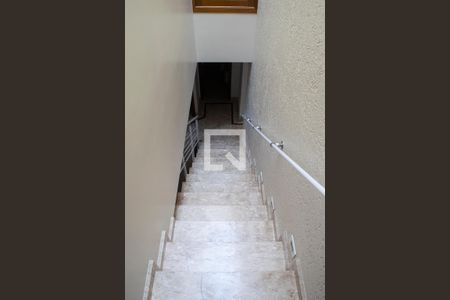 Casa à venda com 258m², 3 quartos e 3 vagas Casa à venda com 258m², 3 quartos e 3 vagasHall escadas