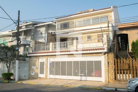 Casa à venda com 258m², 3 quartos e 3 vagas Casa à venda com 258m², 3 quartos e 3 vagasFachada