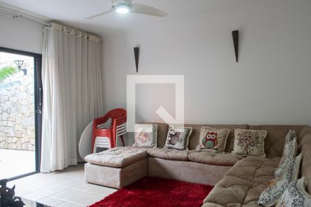 Casa à venda com 258m², 3 quartos e 3 vagas Casa à venda com 258m², 3 quartos e 3 vagasSala Edícula