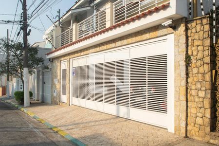 Casa à venda com 258m², 3 quartos e 3 vagas Casa à venda com 258m², 3 quartos e 3 vagasFachada