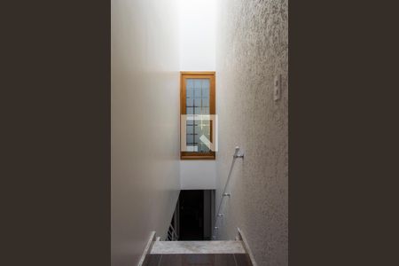 Casa à venda com 258m², 3 quartos e 3 vagas Casa à venda com 258m², 3 quartos e 3 vagasHall escadas