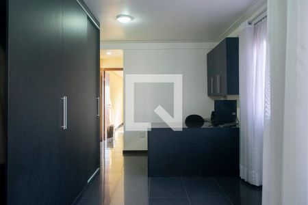Casa à venda com 258m², 3 quartos e 3 vagas Casa à venda com 258m², 3 quartos e 3 vagasEscritório