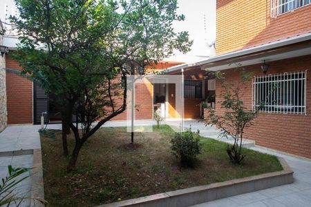 Casa à venda com 258m², 3 quartos e 3 vagas Casa à venda com 258m², 3 quartos e 3 vagasQuintal