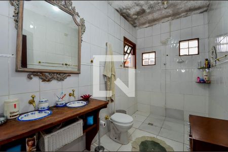 Casa à venda com 304m², 3 quartos e 2 vagasBanheiro da Suíte