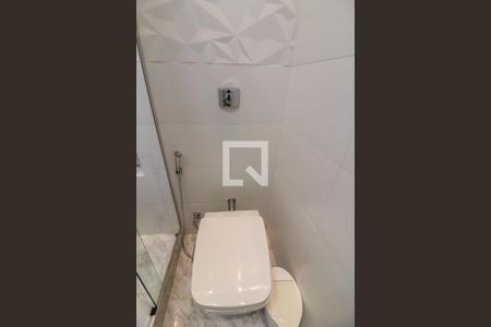 Casa de condomínio à venda com 308m², 6 quartos e 2 vagas Casa de condomínio à venda com 308m², 6 quartos e 2 vagasBanheiro das Suítes 2 e 3