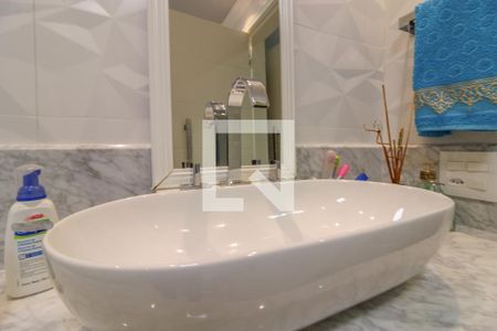 Casa de condomínio à venda com 308m², 6 quartos e 2 vagas Casa de condomínio à venda com 308m², 6 quartos e 2 vagasBanheiro das Suítes 2 e 3