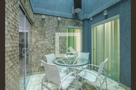 Casa de condomínio à venda com 308m², 6 quartos e 2 vagas Casa de condomínio à venda com 308m², 6 quartos e 2 vagasSala