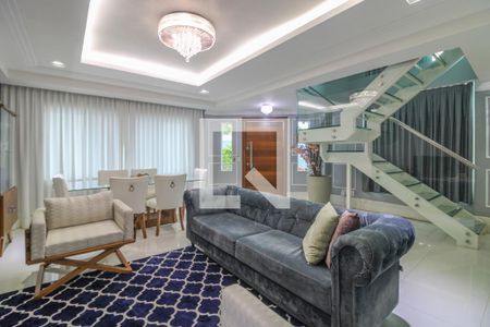 Casa de condomínio à venda com 308m², 6 quartos e 2 vagas Casa de condomínio à venda com 308m², 6 quartos e 2 vagasSala