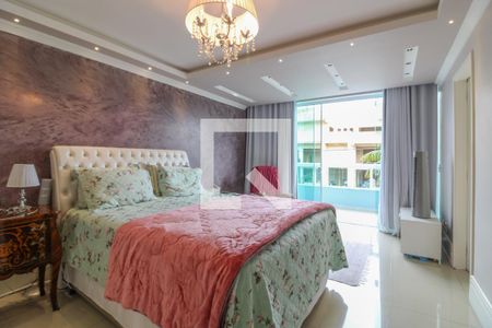 Casa de condomínio à venda com 308m², 6 quartos e 2 vagas Casa de condomínio à venda com 308m², 6 quartos e 2 vagasSuíte 4