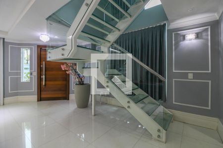 Casa de condomínio à venda com 308m², 6 quartos e 2 vagas Casa de condomínio à venda com 308m², 6 quartos e 2 vagasEscada