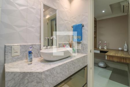 Casa de condomínio à venda com 308m², 6 quartos e 2 vagas Casa de condomínio à venda com 308m², 6 quartos e 2 vagasBanheiro das Suítes 2 e 3