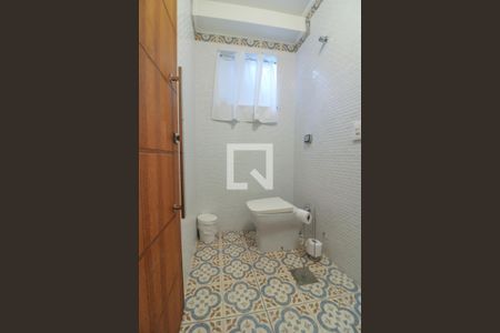 Casa de condomínio à venda com 308m², 6 quartos e 2 vagas Casa de condomínio à venda com 308m², 6 quartos e 2 vagasBanheiro