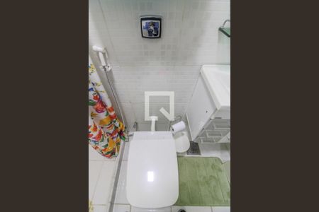 Casa de condomínio à venda com 308m², 6 quartos e 2 vagas Casa de condomínio à venda com 308m², 6 quartos e 2 vagasÁrea de Serviço - Banheiro