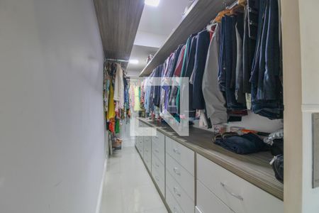Casa de condomínio à venda com 308m², 6 quartos e 2 vagas Casa de condomínio à venda com 308m², 6 quartos e 2 vagasCloset da Suíte 4