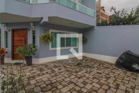 Casa de condomínio à venda com 308m², 6 quartos e 2 vagas Casa de condomínio à venda com 308m², 6 quartos e 2 vagasÁrea externa