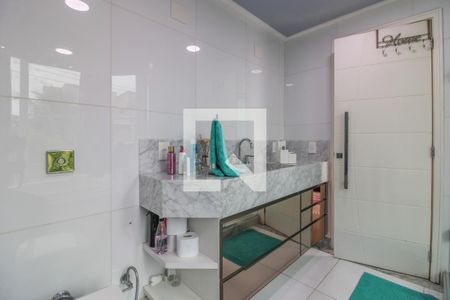 Casa de condomínio à venda com 308m², 6 quartos e 2 vagas Casa de condomínio à venda com 308m², 6 quartos e 2 vagasBanheiro da Suíte 4