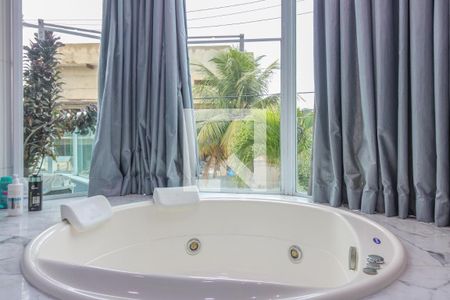 Casa de condomínio à venda com 308m², 6 quartos e 2 vagas Casa de condomínio à venda com 308m², 6 quartos e 2 vagasBanheiro da Suíte 4