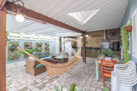 Casa de condomínio à venda com 308m², 6 quartos e 2 vagas Casa de condomínio à venda com 308m², 6 quartos e 2 vagasÁrea externa - Varanda