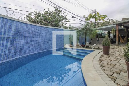 Casa de condomínio à venda com 308m², 6 quartos e 2 vagas Casa de condomínio à venda com 308m², 6 quartos e 2 vagasÁrea externa - Piscina
