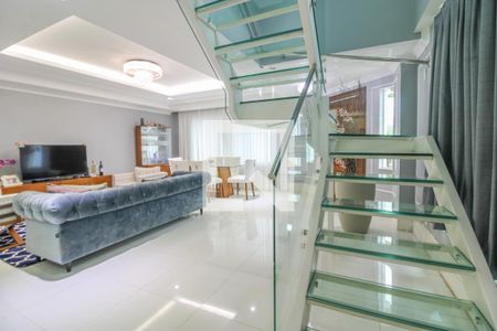 Casa de condomínio à venda com 308m², 6 quartos e 2 vagas Casa de condomínio à venda com 308m², 6 quartos e 2 vagasEscada