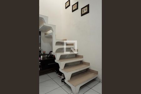 Escada de casa à venda com 3 quartos, 138m² em Jardim Bela Vista, Guarulhos