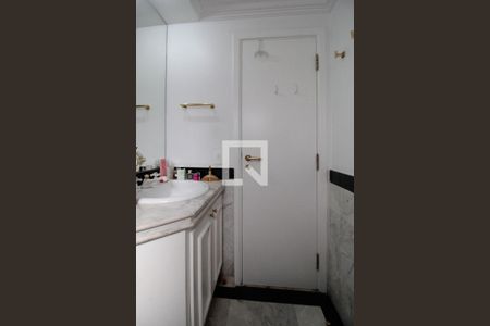 Apartamento à venda com 267m², 4 quartos e 4 vagas Apartamento à venda com 267m², 4 quartos e 4 vagasBanheiro da Suíte 3