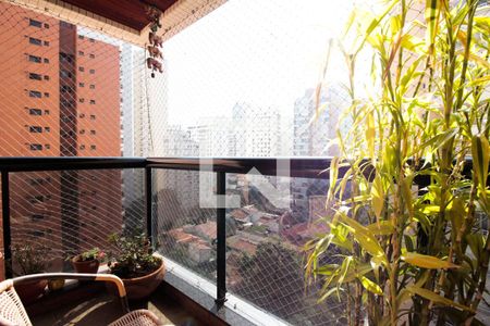 Apartamento à venda com 267m², 4 quartos e 4 vagas Apartamento à venda com 267m², 4 quartos e 4 vagasVaranda da Suíte 3