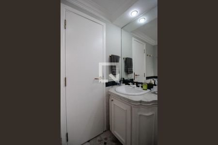 Apartamento à venda com 267m², 4 quartos e 4 vagas Apartamento à venda com 267m², 4 quartos e 4 vagasBanheiro da Suíte 1