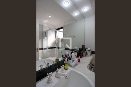 Apartamento à venda com 267m², 4 quartos e 4 vagas Apartamento à venda com 267m², 4 quartos e 4 vagasBanheiro da Suíte 1