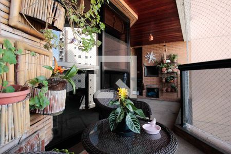 Apartamento à venda com 267m², 4 quartos e 4 vagas Apartamento à venda com 267m², 4 quartos e 4 vagasVaranda gourmet