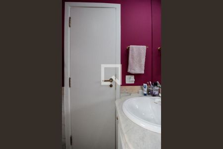 Apartamento à venda com 267m², 4 quartos e 4 vagas Apartamento à venda com 267m², 4 quartos e 4 vagasBanheiro da Suíte 2