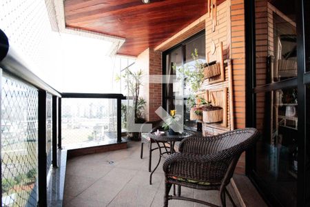 Apartamento à venda com 267m², 4 quartos e 4 vagas Apartamento à venda com 267m², 4 quartos e 4 vagasVaranda gourmet