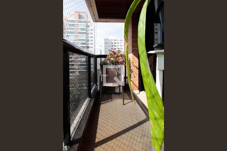 Apartamento à venda com 267m², 4 quartos e 4 vagas Apartamento à venda com 267m², 4 quartos e 4 vagasVaranda da Suíte 4