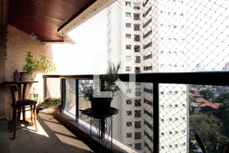 Apartamento à venda com 267m², 4 quartos e 4 vagas Apartamento à venda com 267m², 4 quartos e 4 vagasVaranda da Suíte 2