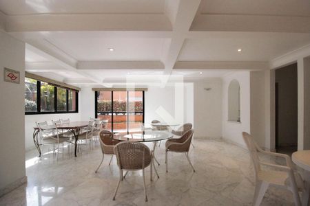 Apartamento à venda com 267m², 4 quartos e 4 vagas Apartamento à venda com 267m², 4 quartos e 4 vagasÁrea comum