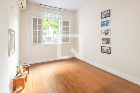 Casa à venda com 400m², 8 quartos e 6 vagas Casa à venda com 400m², 8 quartos e 6 vagasQuarto 2