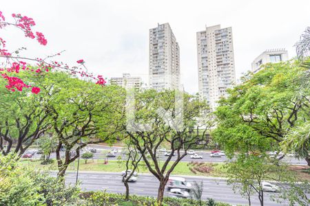 Casa à venda com 400m², 8 quartos e 6 vagas Casa à venda com 400m², 8 quartos e 6 vagasQuintal