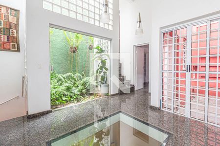 Casa à venda com 400m², 8 quartos e 6 vagas Casa à venda com 400m², 8 quartos e 6 vagasSala