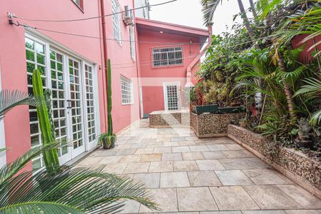 Casa à venda com 400m², 8 quartos e 6 vagas Casa à venda com 400m², 8 quartos e 6 vagasQuintal