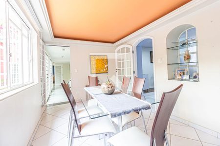 Casa à venda com 400m², 8 quartos e 6 vagas Casa à venda com 400m², 8 quartos e 6 vagasSala