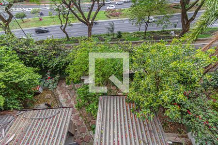 Casa à venda com 400m², 8 quartos e 6 vagas Casa à venda com 400m², 8 quartos e 6 vagasQuintal