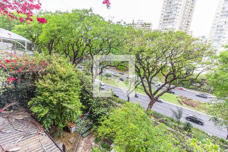 Casa à venda com 400m², 8 quartos e 6 vagas Casa à venda com 400m², 8 quartos e 6 vagasQuintal