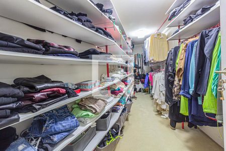 Casa à venda com 400m², 8 quartos e 6 vagas Casa à venda com 400m², 8 quartos e 6 vagasCloset